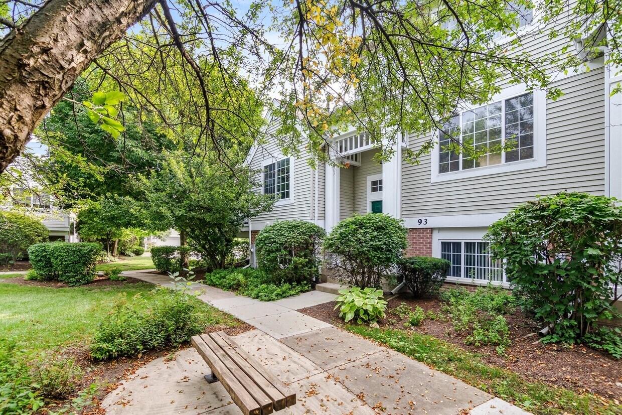 93 Cantal Ct, Wheeling, IL 60090 Townhome Rentals in Wheeling IL