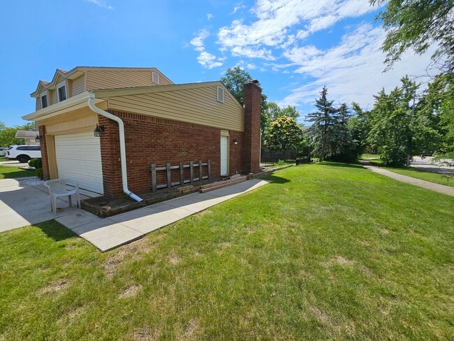 Building Photo - 43921 Arlington Rd