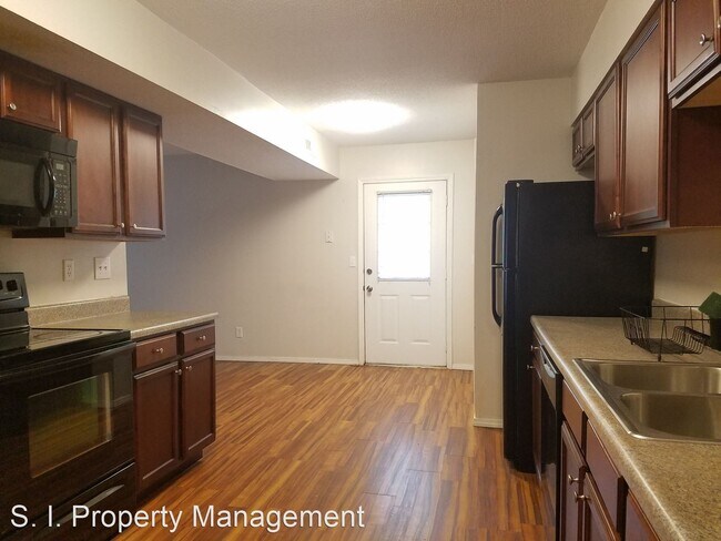 Building Photo - 504 N Beadle Dr