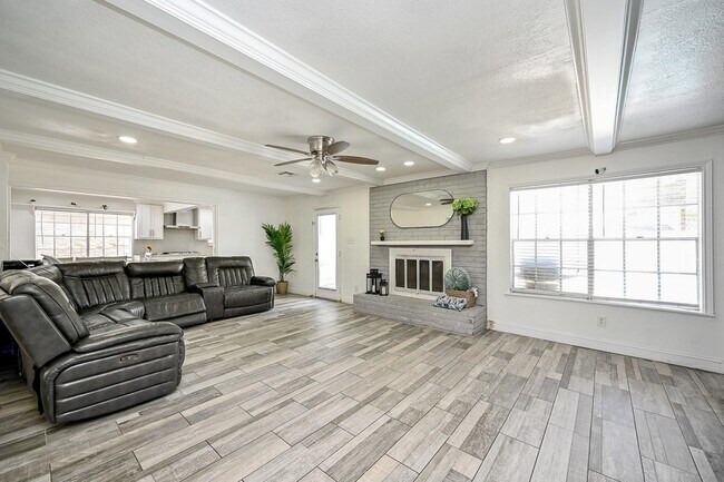 Foto del edificio - 5506 Pebble Springs Dr