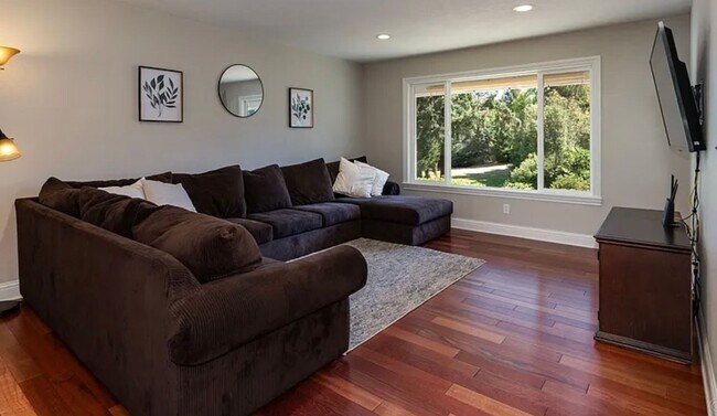 Foto del edificio - 56503 Crest St