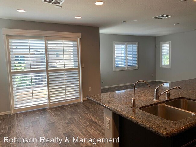 Foto del edificio - 3 br, 3 bath House - 10738 Red Badge Ave