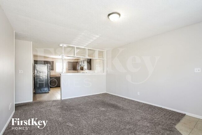 Foto del edificio - 6305 Kellum Dr