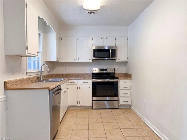 Foto del edificio - 4708 Chaucer Dr