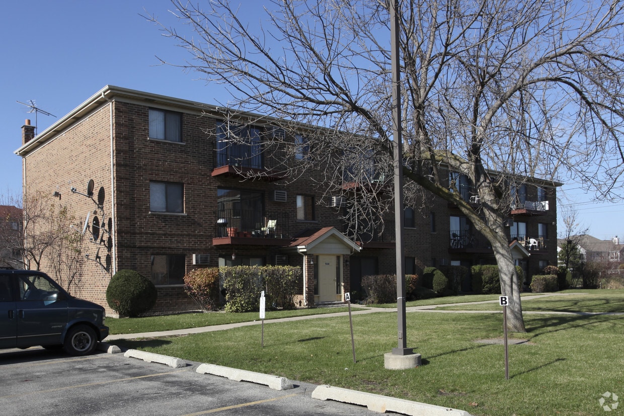 Building Photo - 9210-9220 Hamilton Ct
