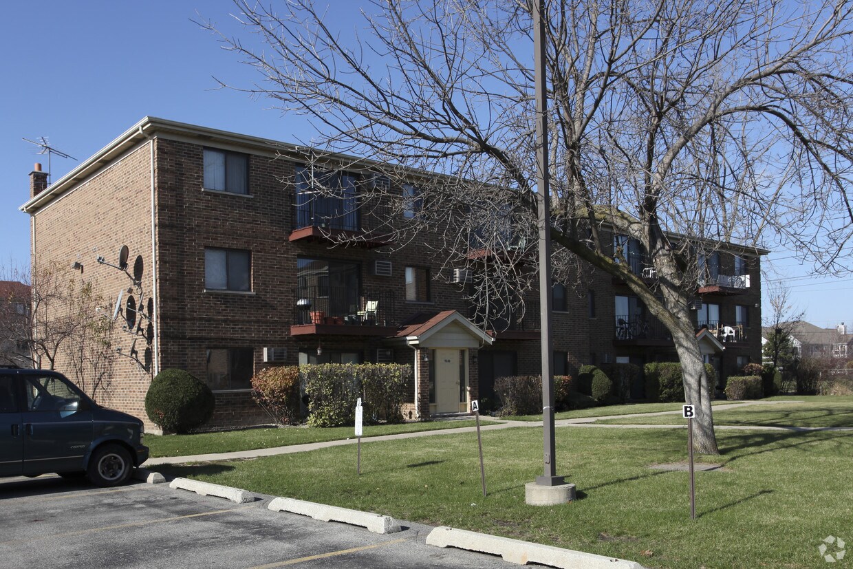 Foto del edificio - 9210-9220 Hamilton Ct