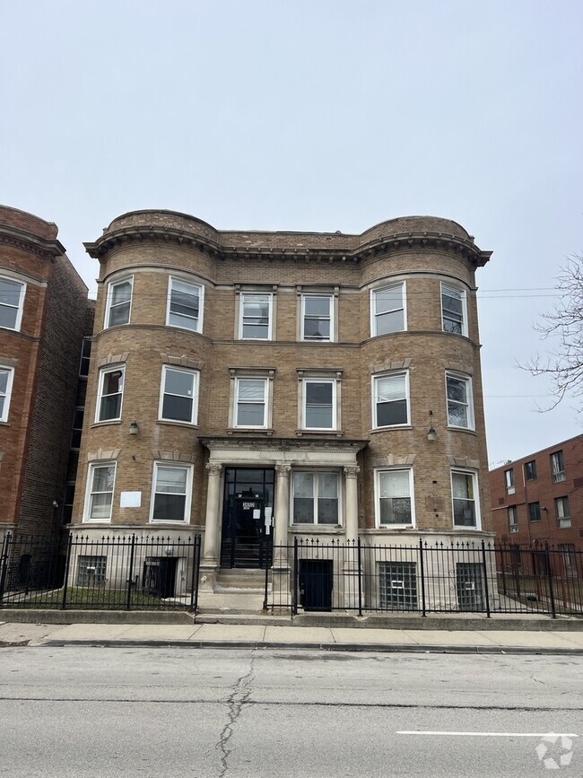 Building Photo - 3652 S Indiana Ave