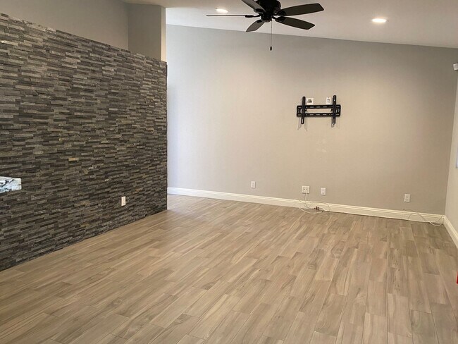 Foto del edificio - 128 Elmtree Dr