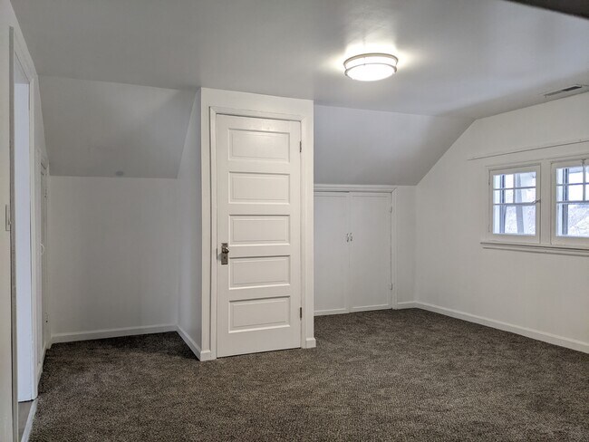 Building Photo - 916 Cornell Ave