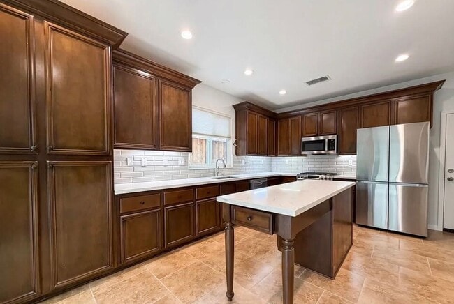 Foto del edificio - 28441 Silverking Trail