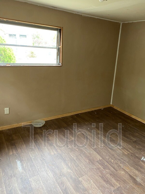 Building Photo - 300 Pebble St