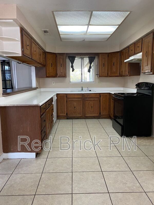 Foto del edificio - 800 E 23rd St