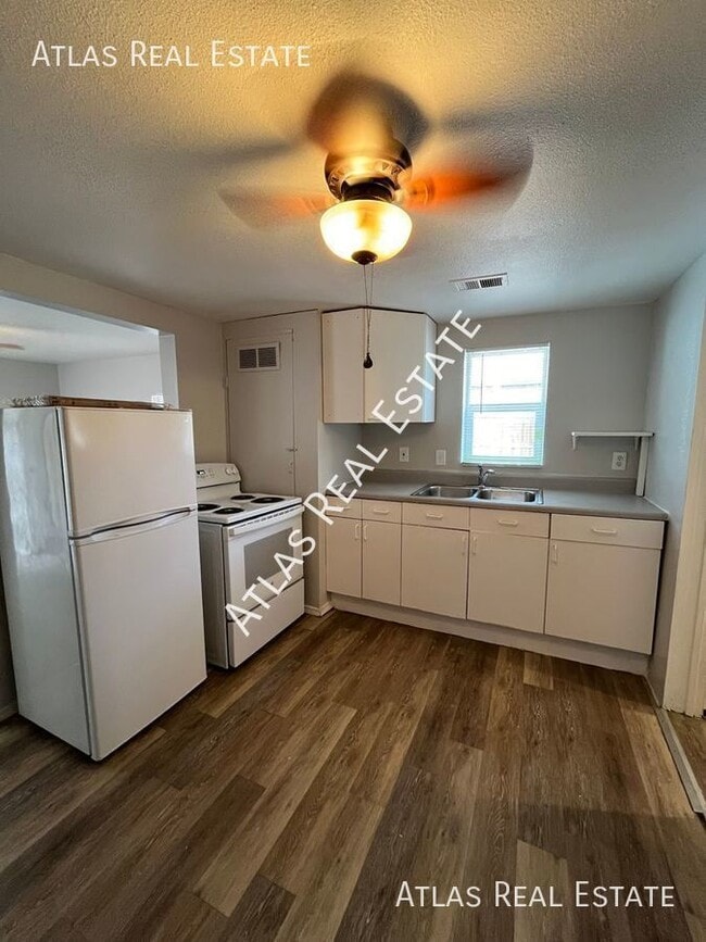 Building Photo - Cozy 2 bedroom home near Southeast Park Hill