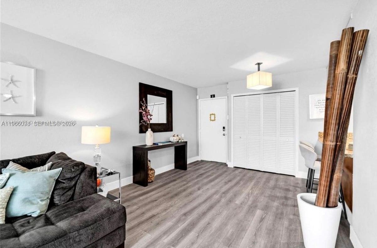 Foto del edificio - 830 NW 87th Ave