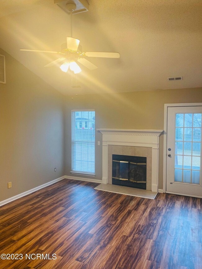 Building Photo - 106 Arbor Dr