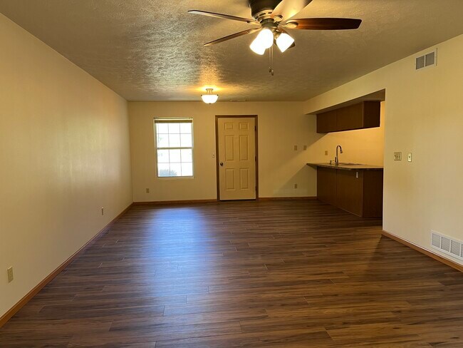 Foto del edificio - 5515 Tall Pines Pky