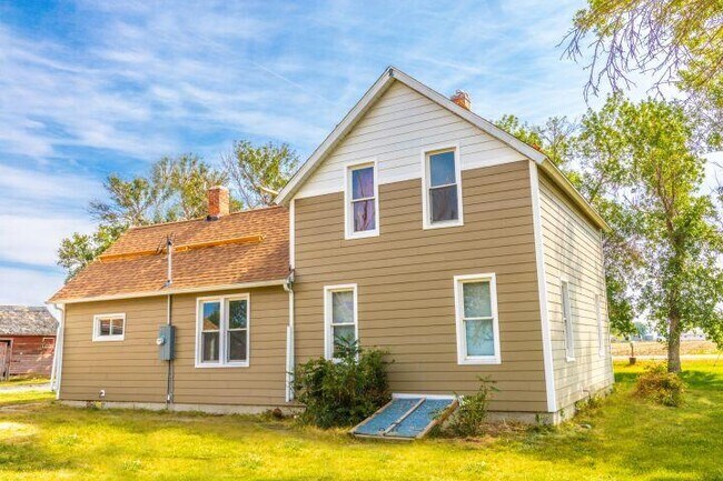 Building Photo - 5 bedroom in Huntley MT 59037
