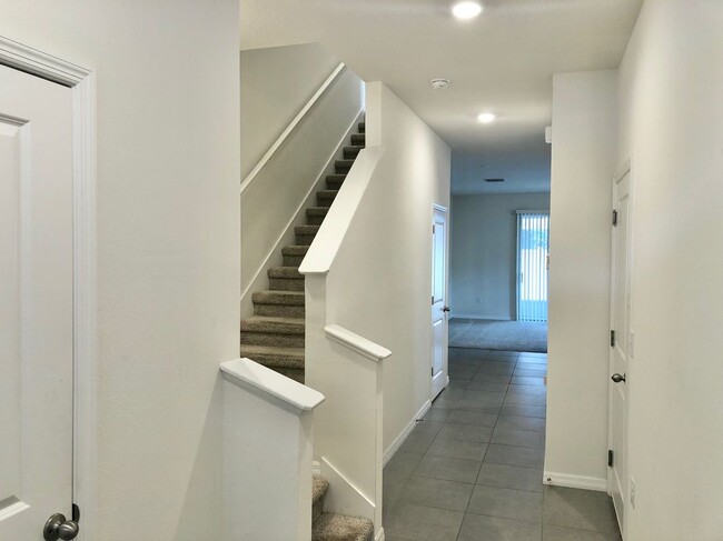 Building Photo - 542 Newmont Cir