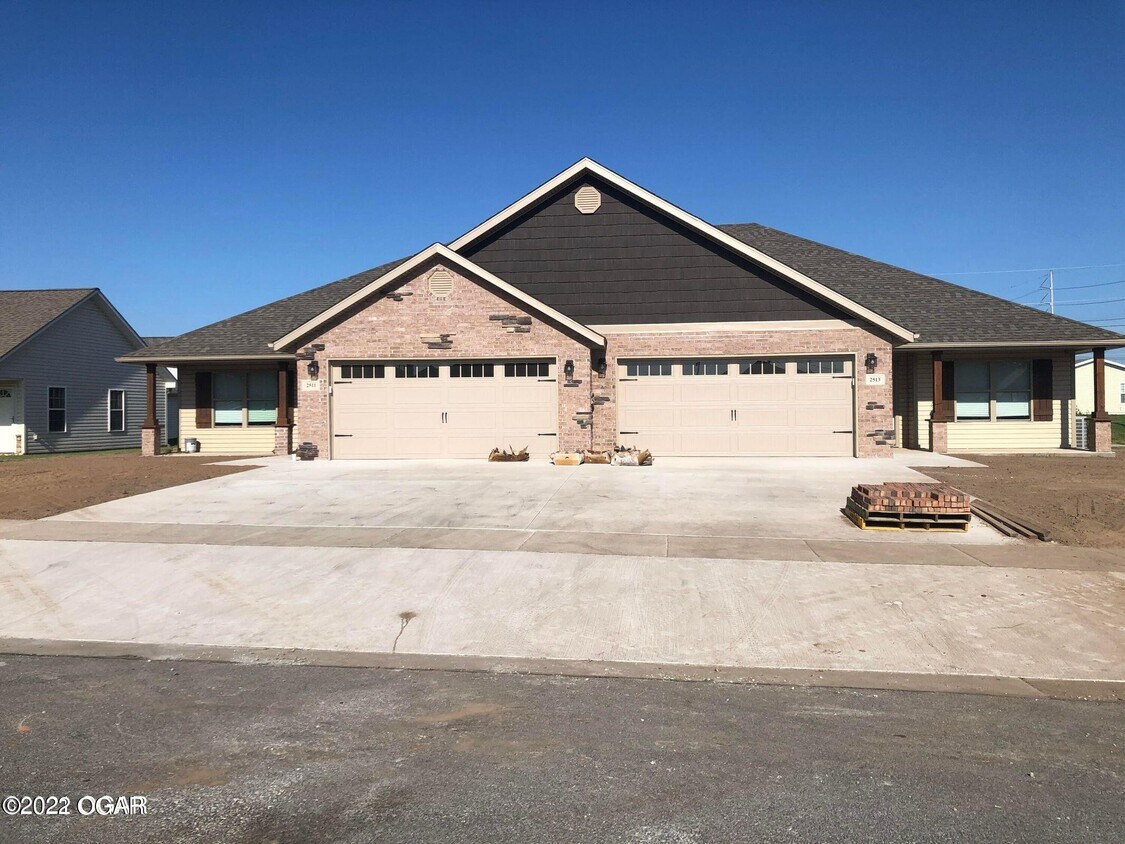 2513 Murphy Ave, Joplin, MO 64804 Condo for Rent in Joplin, MO