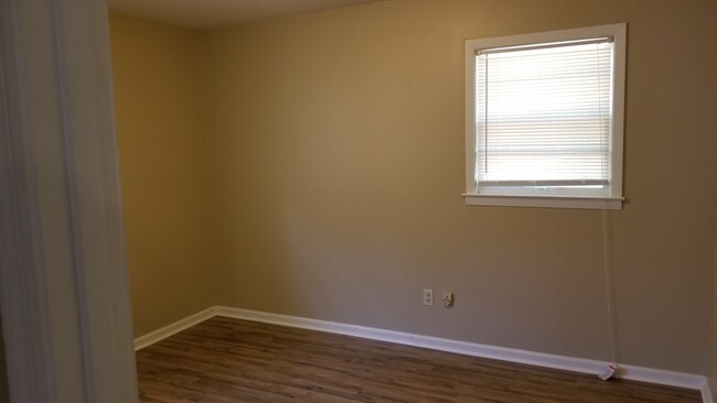 Building Photo - 101 Peach Dr
