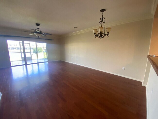 Building Photo - Spacious 3Bed/2.5Ba Townhome in the Gated ...