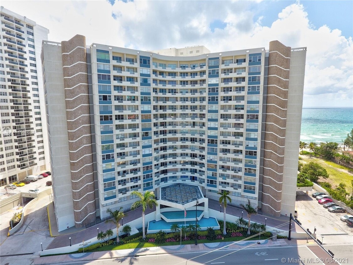 Foto principal - 3180 S Ocean Dr