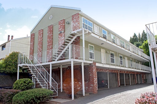 Building Photo - 3805-3805 SE Cesar Estrada Chavez Blvd