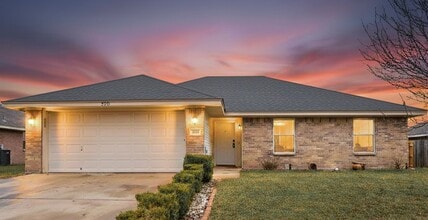 Building Photo - 310 Sims Ridge Dr