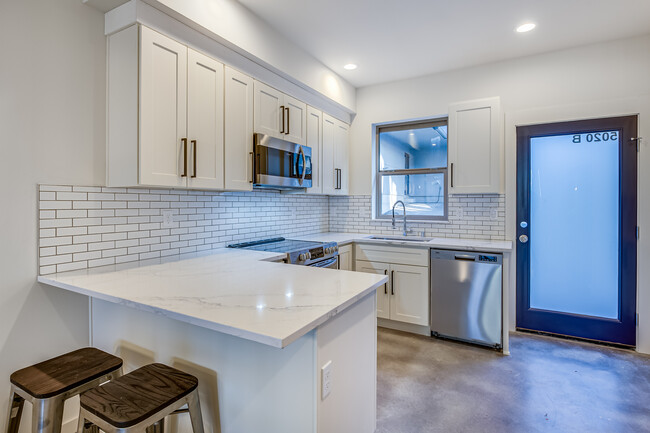 Building Photo - 5020 Fauntleroy Way SW