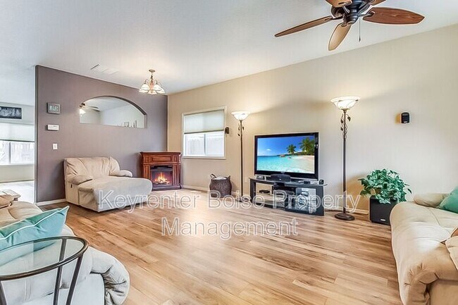 Foto del edificio - 3291 N Chatterton Way