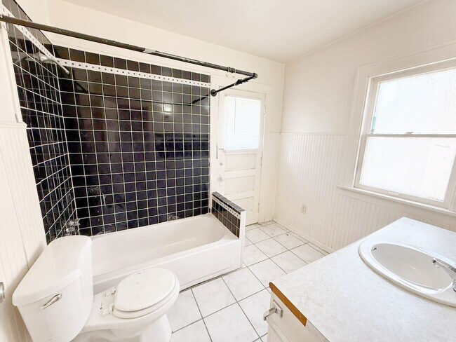 Foto del edificio - 3 BED 1 BATH BEAUTIFUL SINGLE FAMILY HOME