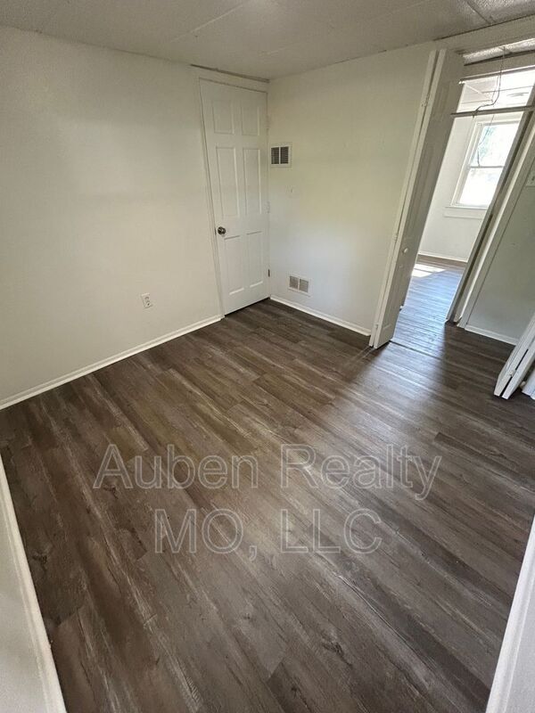 Foto del edificio - 16012 E T C Lea Rd