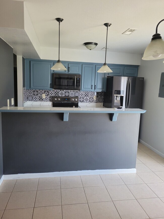 Building Photo - 2731 Shadow Ridge Plz