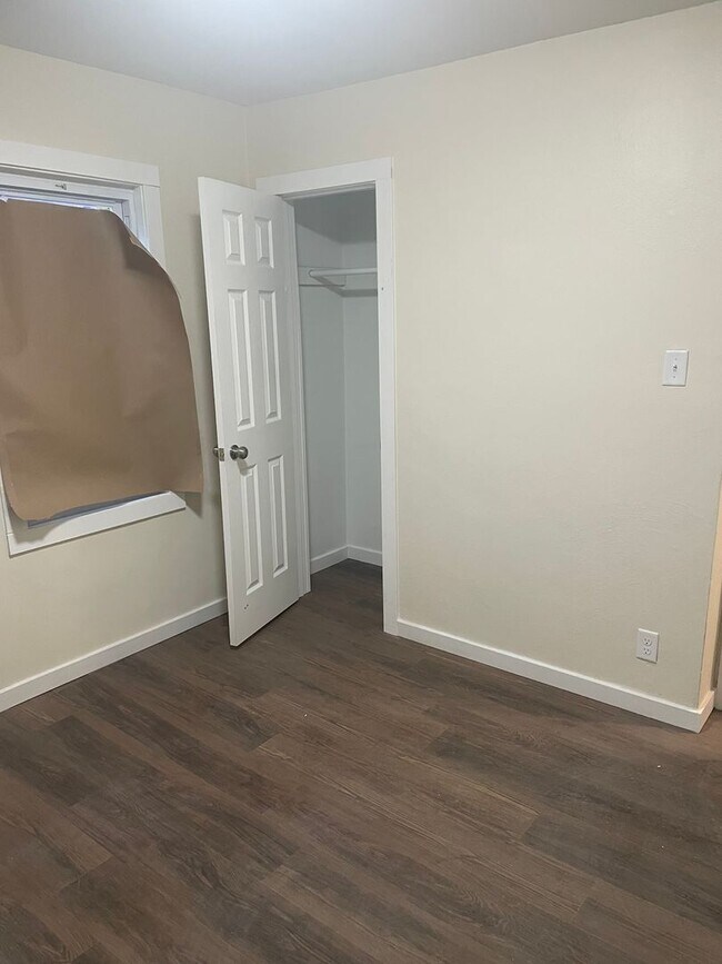 Building Photo - Brand New Remodeled Home