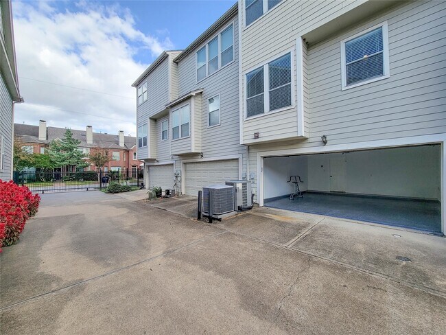 Foto del edificio - 3010 La Branch St