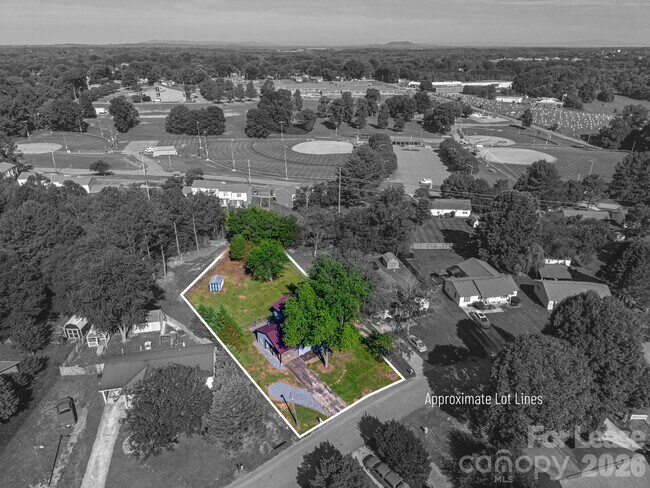 Building Photo - 412 Forest Dr