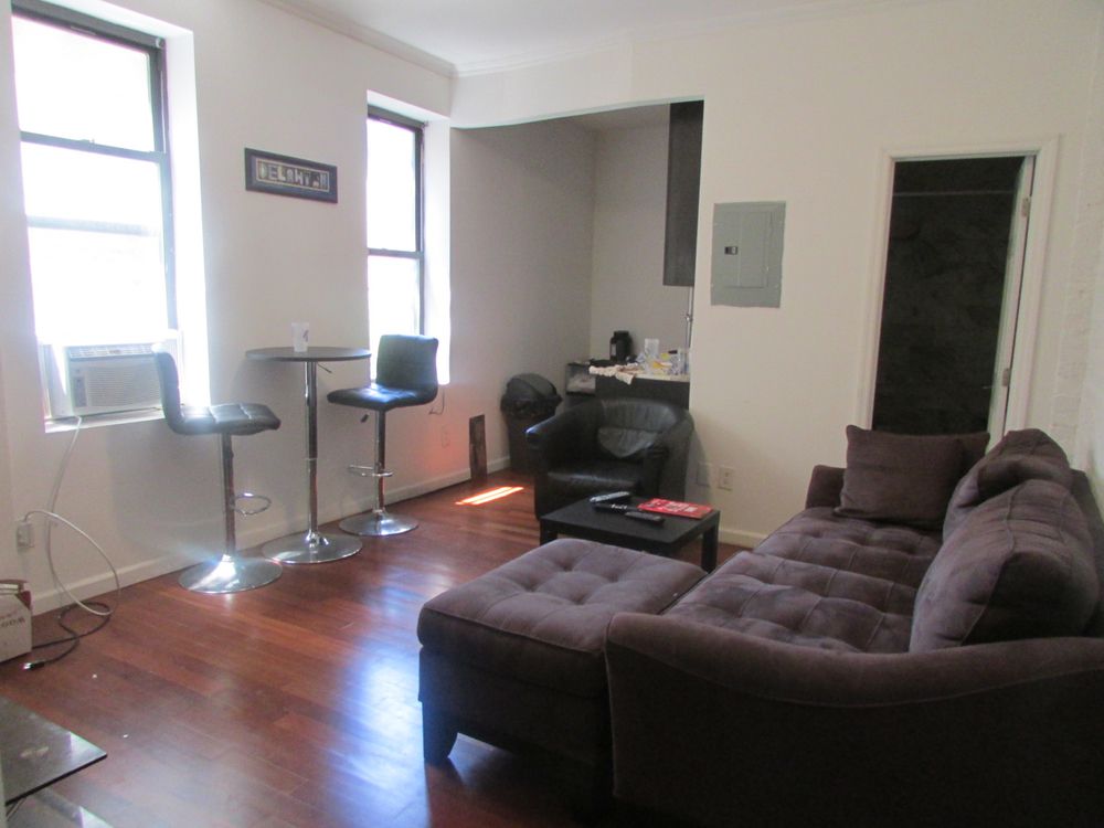 Foto principal - 203 E 2nd St