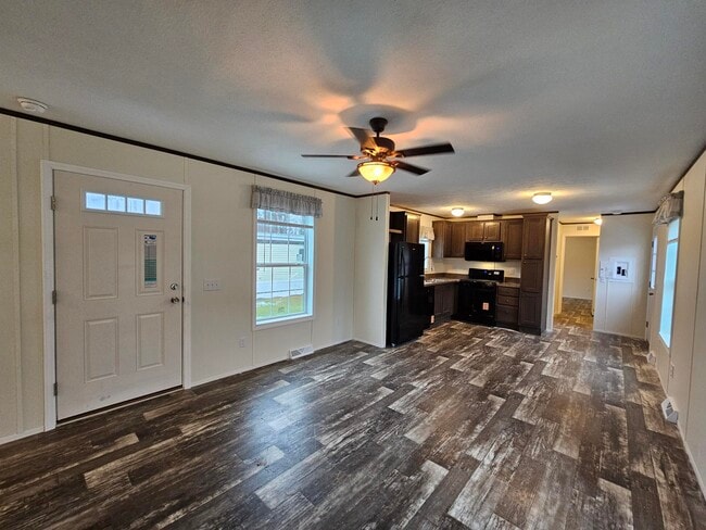 Building Photo - 708 Maple Dr