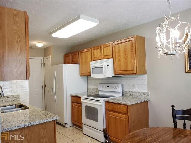 Building Photo - 2360 Lexington Ln