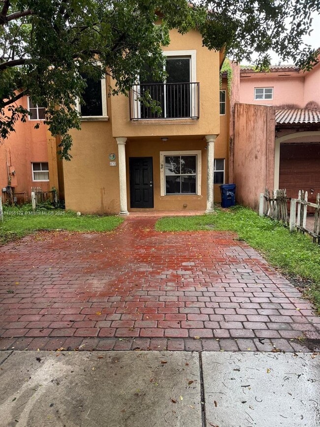 Building Photo - 670 SW 11th St