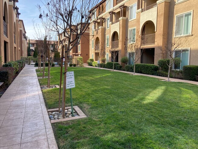 Foto del edificio - 801 S Winchester Blvd