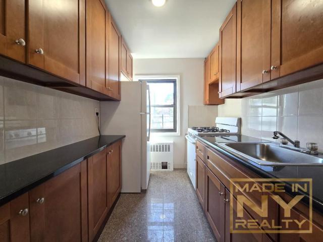 Building Photo - 2 bedroom in FRESH MEADOWS NY 11365