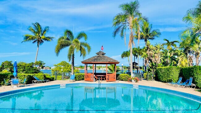 Building Photo - 107 Half Moon Cir