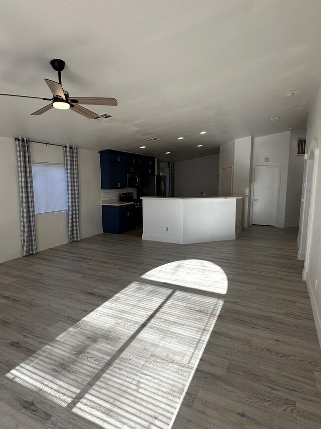 Building Photo - 4853 Sapphire Light St