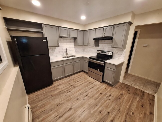 Building Photo - 1040 S York Rd