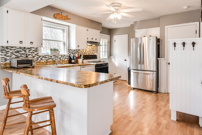 Building Photo - 2 Olive St