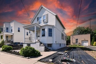 Building Photo - 241 Maple St