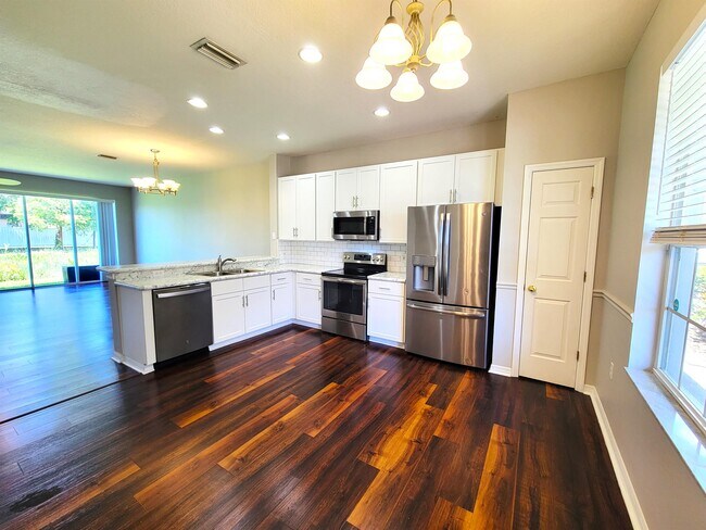 Building Photo - 8877 Christie Dr