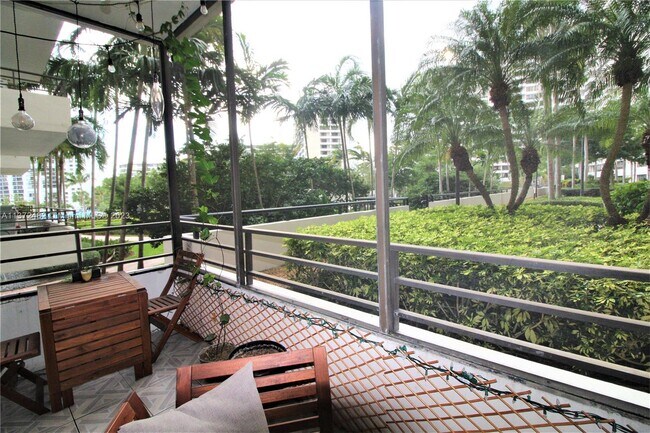 Foto del edificio - 2500 Parkview Dr