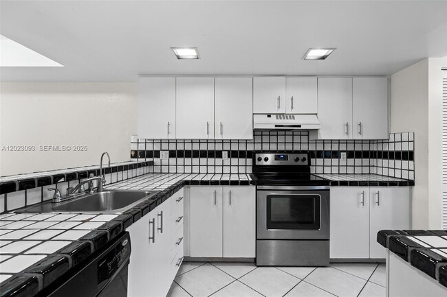 Building Photo - 4241 SW 71st Ter